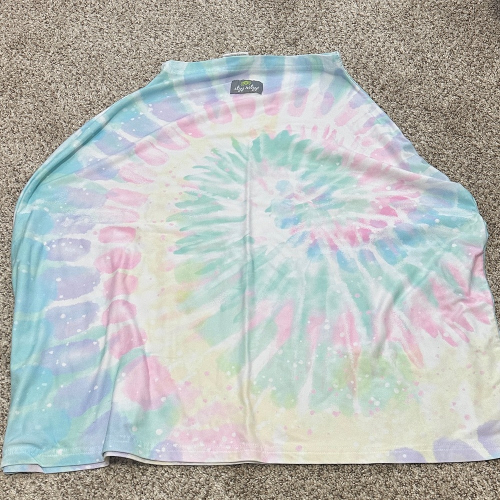 Itzy Ritzy car seat/nursing cover